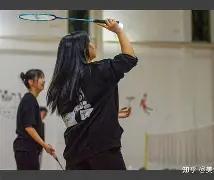 爱游戏-清晨体能课后，法兰克福手感冰凉备战亚冠，态度坚定，年轻球员得到机会(形容幸福感爆棚的词语)