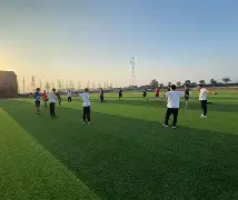 清晨体能课后，法兰克福手感冰凉备战亚冠，态度坚定，年轻球员得到机会(形容幸福感爆棚的词语)