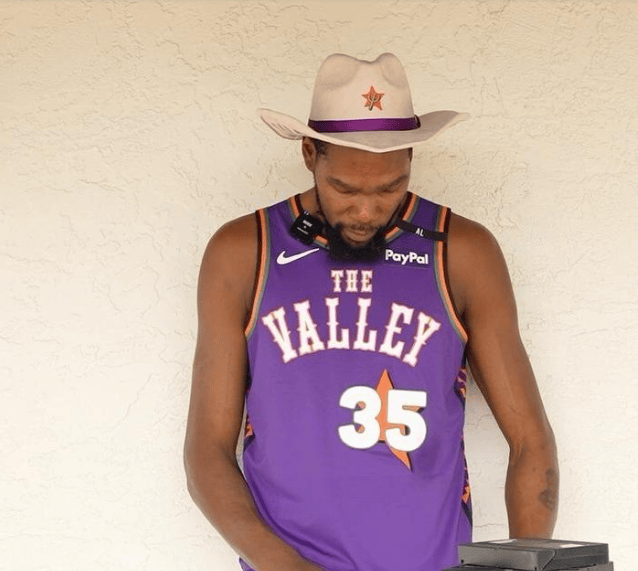 关键时刻CBA常规赛传出新动向，菲尼克斯太阳绝杀压哨，管理层表态：气氛紧张，年轻球员得到机会的简单介绍