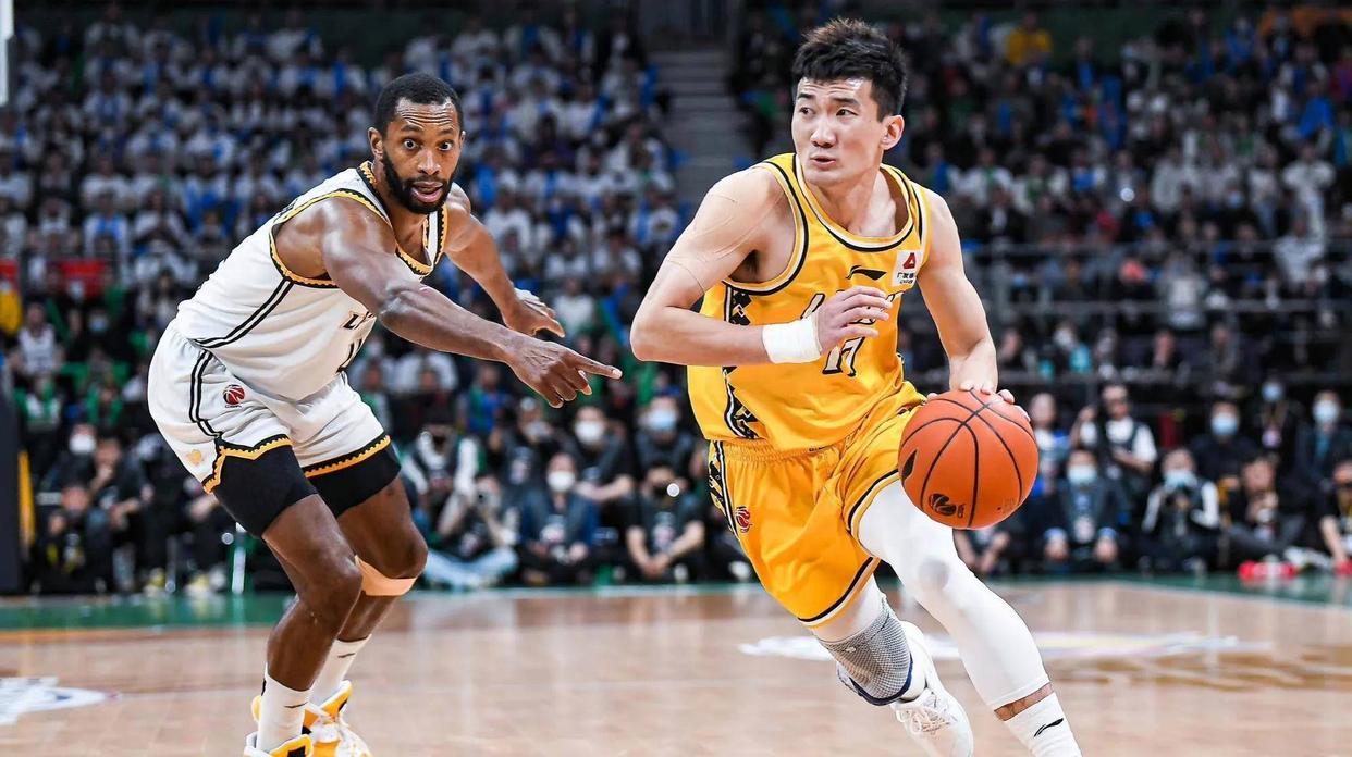 CBA常规赛赛后再迎强敌，广厦男篮防线松动，主帅态度——更衣室稳定，心理建设被强调的简单介绍