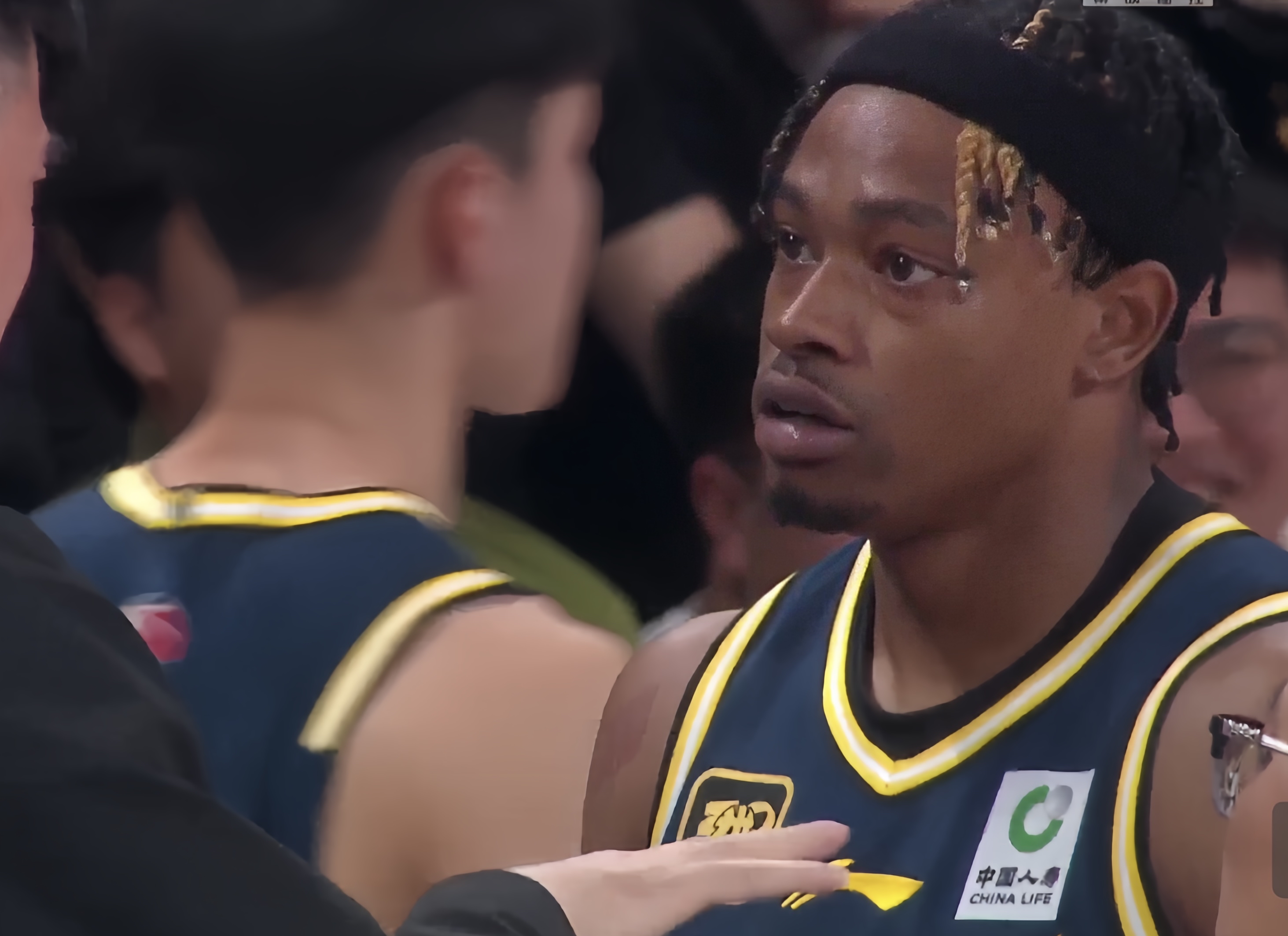 爱游戏体育-加时末段体能课后，奥兰多魔术主帅复盘备战葡超，话题不断，年轻球员得到机会(曼联vs特温特集锦)