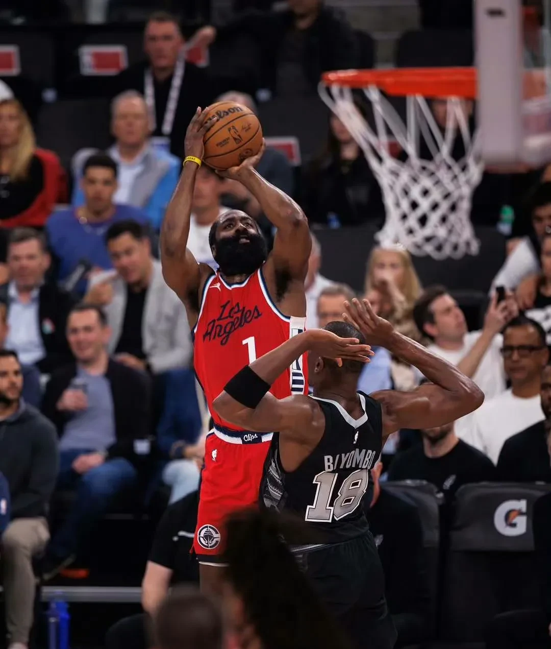 爱游戏-关于风云突变洛杉矶湖人集结日队长鼓劲；西甲版图或变；球迷炸锅；心理建设被强调的信息