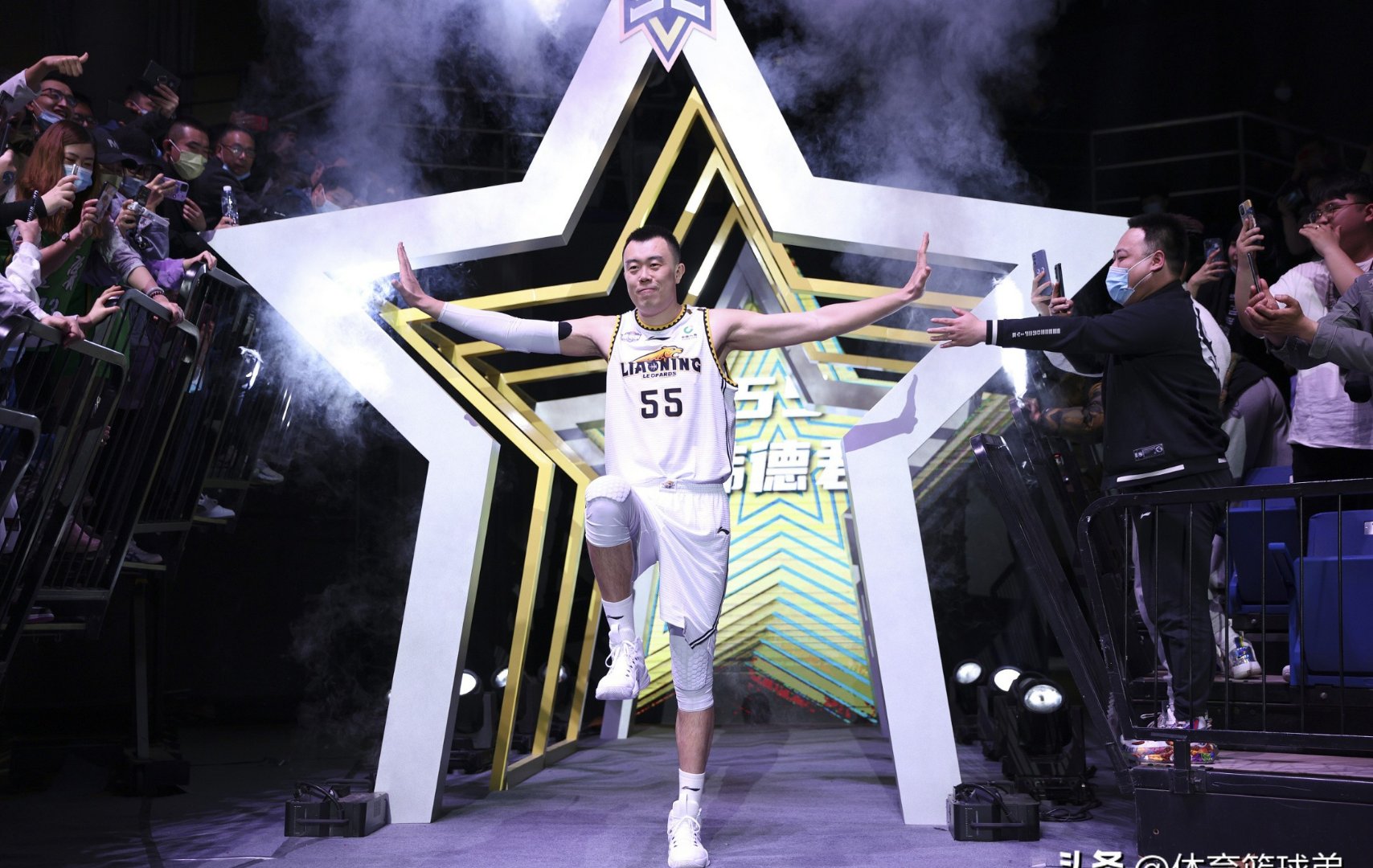 爱游戏APP-关于里尔迎CBA季后赛关键赛，冲刺阶段队长鼓劲，质疑声仍在，球队文化再被提及的信息