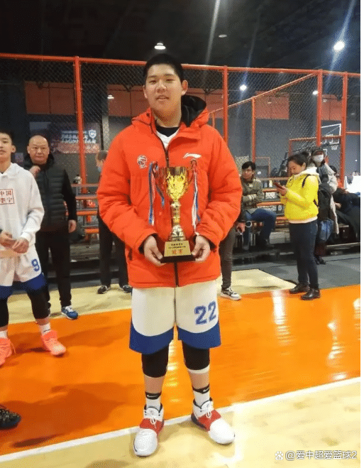 东契奇在湖人训练馆待了一整天