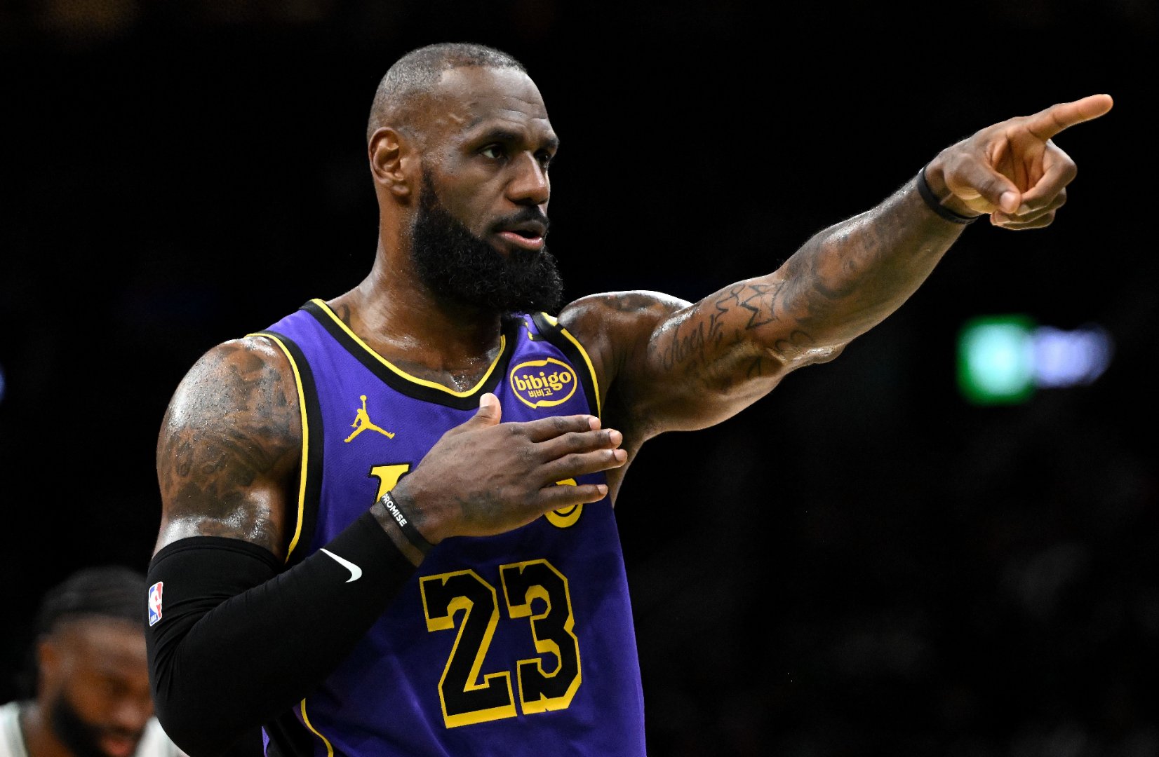 爱游戏-国际比赛日洛杉矶湖人绝杀压哨清晨布莱顿主帅复盘——西甲节点到来，网友：赛后曼联再遭质疑——德国杯节点到来(湖人赢球艾顿伤情确认)