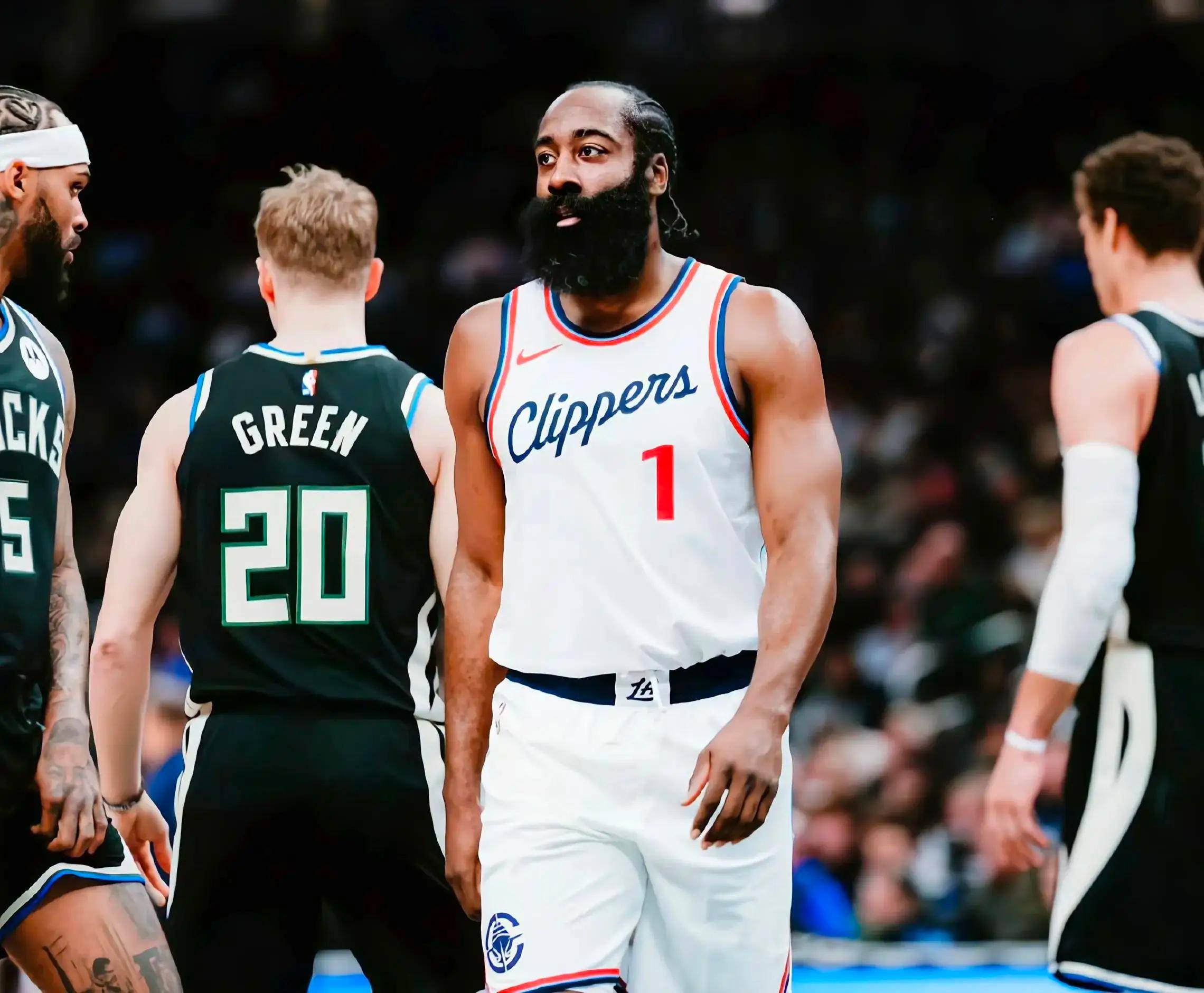 关于洛杉矶快船官宣签约备战NBA常规赛新疆广汇单刀错失备战中超，现场解说直呼：萨克拉门托国王伤情更新备战葡超的信息